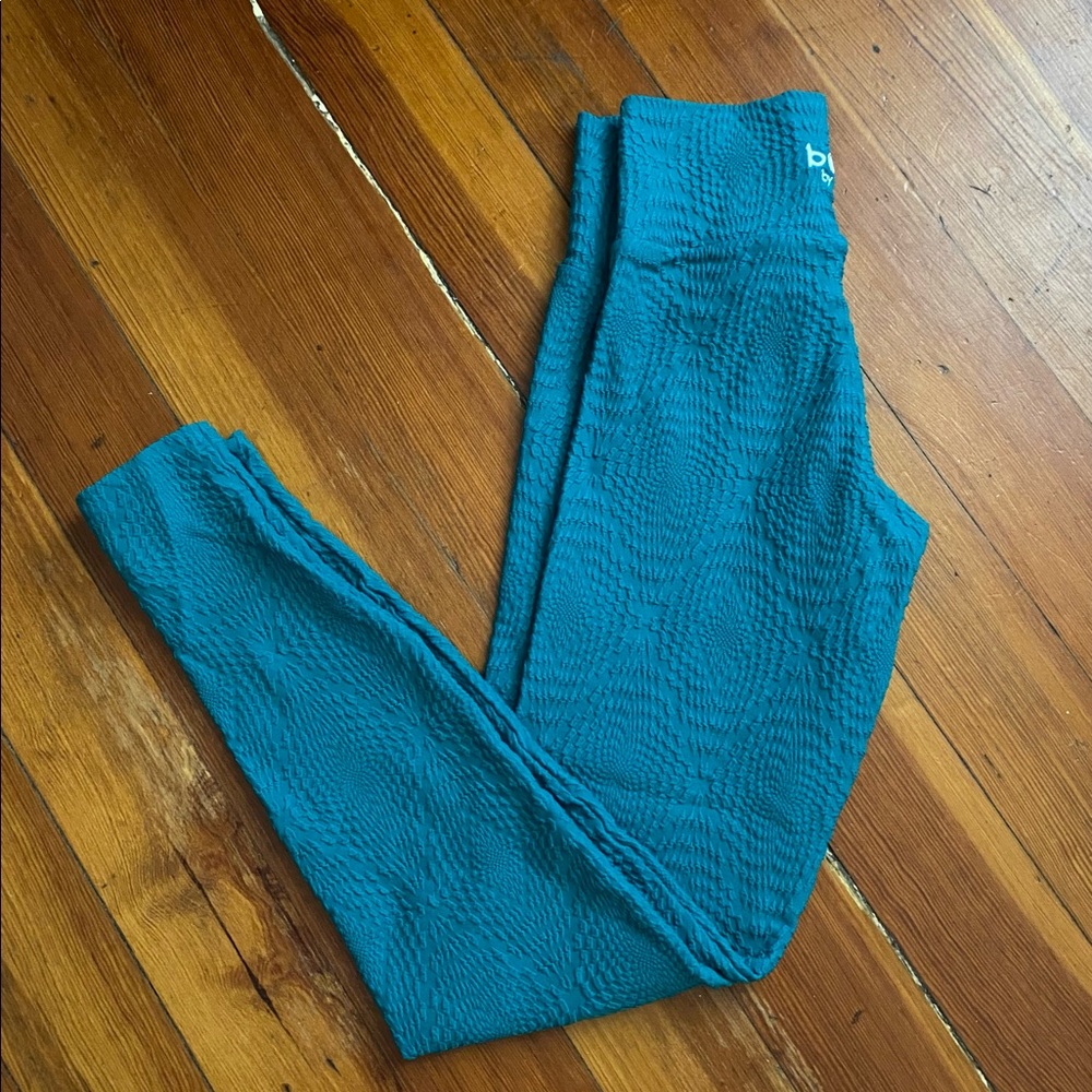 Turquoise Mermaid OSFM
Lightly worn, Hand wash, Hang dry